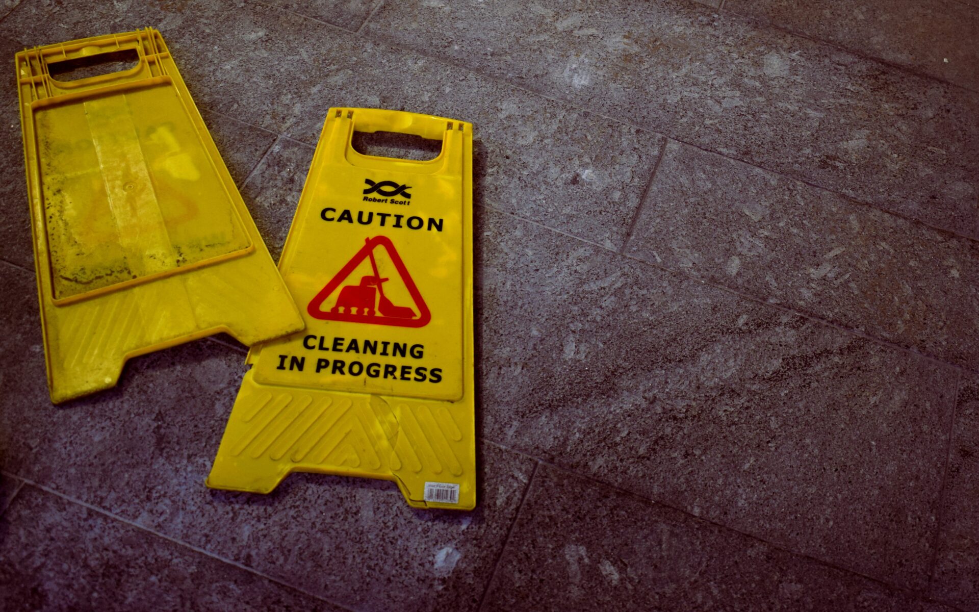 cleaning sign on the floor